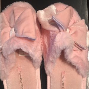NEVER WORN Victoria’s Secret slipper